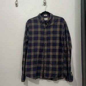 J.Crew Men’s size L. Button up shirt. Worn,good condition, no missing buttons